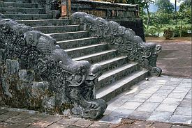 Hue: Grabanlage des Minh Mang - Treppe