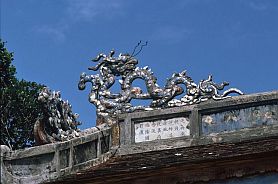 Hue: Grabanlage des Minh Mang - Dachdetail