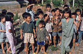 Kinder bei Thap Doi