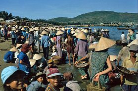 Qui Nhon - Warten auf die Rckkehr der Fischerboote