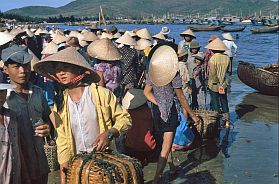 Qui Nhon - Warten auf die Rckkehr der Fischerboote