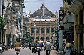 Hanoi: Strae mit Opernhaus