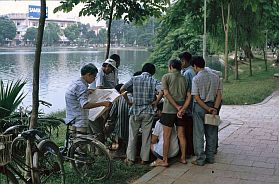 Hanoi: Hoan Kiem See - Menschen