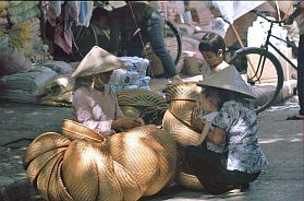 Hanoi-Altstadt: Korbhndlerin