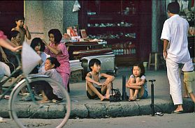 Hanoi-Altstadt: Luft pumpen und Fahrradschluche reparieren