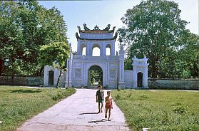 Hanoi - Literaturtempel: Eingangstor