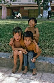 Hanoi: Hoan Kiem See - Straenkinder