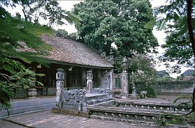 Hoa Lu: Pagode Den Dinh Tien