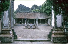 Hoa Lu: Pagode Den Dinh Tien