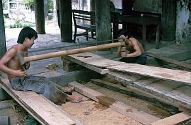 Hoa Lu: Reperaturen am Tempel Den Le Dai Hanh