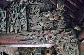 Hoa Lu: Schnitzereien am Tempel Den Le Dai Hanh