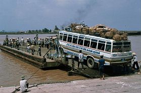 Haiphong: Fhre ber den Cam-Fluss