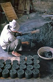 Bat Trang: Kohle für Brennöfen