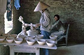 Bat Trang: Herstellung von Schalen