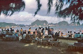 Halong-Bucht: Strand bei Hong Gai