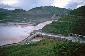 Hoa Binh: Staudamm