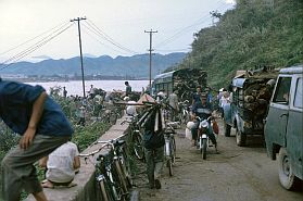 Hoa Binh: Holzsammler am Song Da