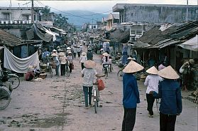 Hoa Binh: in der Stadt