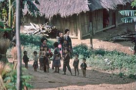Dorf der roten Hmong