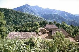 Dorf der roten Hmong