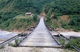 Bei Lai Chau: Hängebrücke