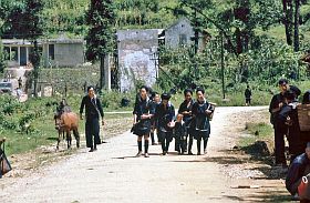 Sa Pa: Hmong-Familie auf dem Heimweg