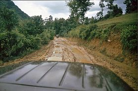 Straße zu den Ban Gioc Wasserfällen